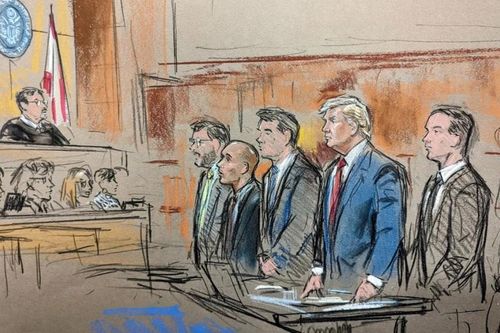 Đội ngũ ông Trump phản ứng gì trước cáo trạng 37 tội danh?