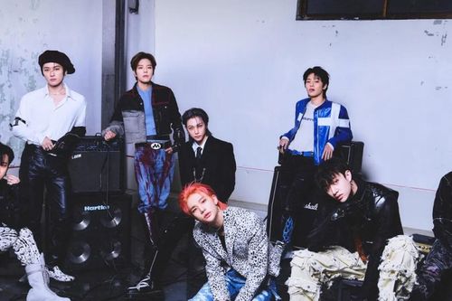 Stray Kids ra mắt ở vị trí quán quân Billboard