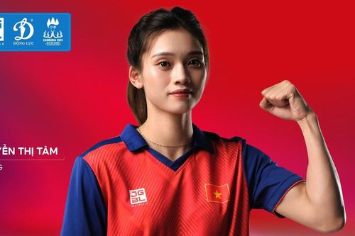 Chủ tịch Hà Nội khen thưởng nữ võ sĩ đầu tiên của Việt Nam giành ngôi Á quân thế giới