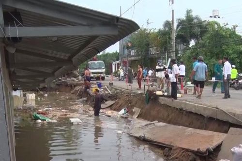 Long An: Khắc phục sạt lở bờ sông Cần Giuộc