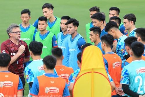 Cơ hội cho các tuyển thủ Việt Nam trong 2 trận giao hữu dịp FIFA Days: Chấp nhận trạng thái chờ