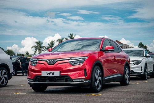 Gần 3.000 xe điện VinFast bán ra trong tháng 5/2023, VF8 'lên đỉnh'
