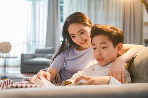 Dạy trẻ tự lập không đồng nghĩa với mặc kệ
