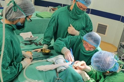 3 lần phẫu thuật cứu trẻ sơ sinh không có lỗ hậu môn hiếm gặp
