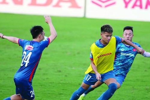 Đội tuyển Việt Nam: Chờ màn ra mắt của sát thủ tương lai