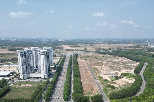 Nhiều dự án bất động sản phải sang tên, đổi chủ