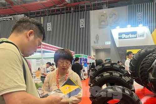 Công nhân bị sa thải, sức mua giảm sâu, đơn hàng rất kém