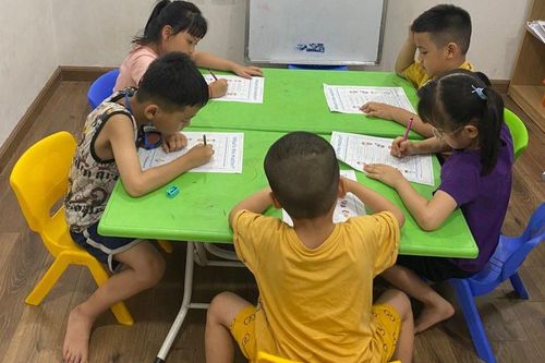 Nỗi khổ mùa hè của nghìn phụ huynh: Con học lớp 4 phải gửi... mầm non