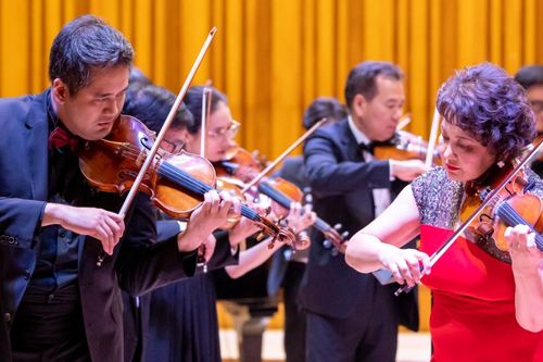 Màn song tấu violin đẳng cấp của nghệ sĩ nổi tiếng thế giới và Bùi Công Duy