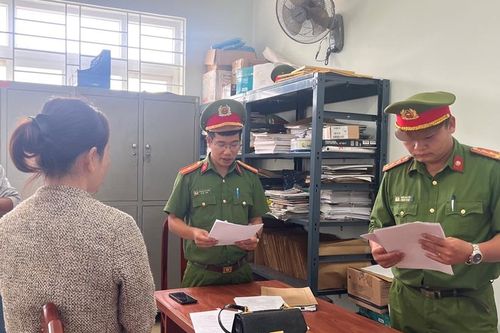 Giả mạo cán bộ ngân hàng lừa chiếm đoạt hàng tỉ đồng