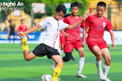 Thiếu niên TP. Vinh vào chung kết sau khi thắng Thiếu niên Hoàng Mai trên chấm luân lưu
