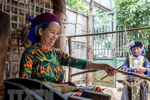 Dệt lanh - nét đẹp văn hóa truyền thống của người Mông ở Hà Giang