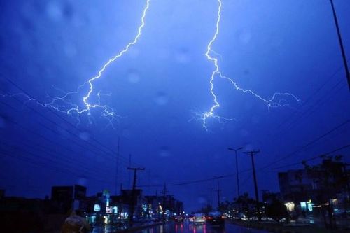 Quảng Ninh: Ba thanh niên bị sét đánh khi trú mưa, một người tử vong