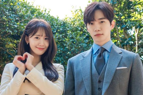 Phim của YoonA - Lee Junho chưa kịp chiếu đã vướng phải 'vận đen'
