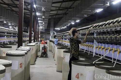 Doanh nghiệp Nghệ An 'né' sản xuất giờ cao điểm để tiết kiệm điện