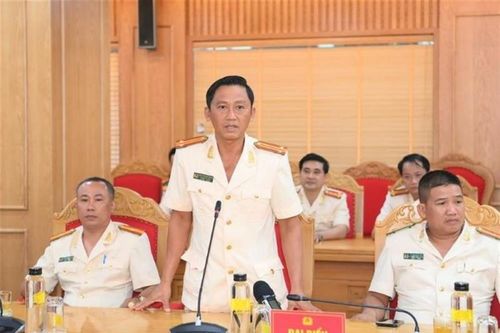 Những tập thể, cá nhân nào được phong tặng danh hiệu Anh hùng Lực lượng vũ trang nhân dân?