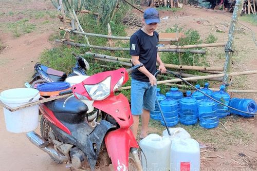 Các cấp học ở Ta Ma chật vật vì thiếu nước