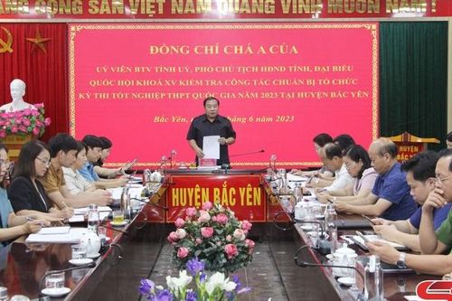 Đồng chí Phó Chủ tịch HĐND tỉnh kiểm tra công tác chuẩn bị kỳ thi tốt nghiệp THPT quốc gia năm 2023 tại huyện Bắc Yên