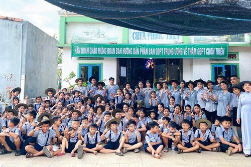 Quảng Ngãi: Phân ban Gia đình Phật tử T.Ư thăm Ban Hướng dẫn Phân ban Gia đình Phật tử tỉnh