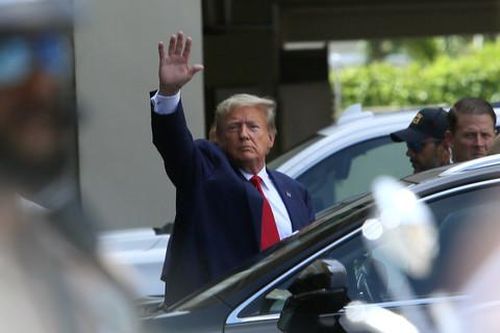 Ông Trump không nhận tội vụ lưu giữ nhiều tài liệu 'nhạy cảm' tại nhà riêng