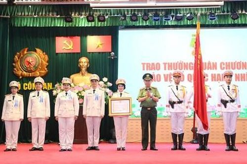 Công đoàn CAND đón nhận Huân chương Bảo vệ Tổ quốc hạng Nhì
