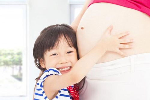 Khoảng cách tuổi giữa 2 con thế nào là phù hợp?