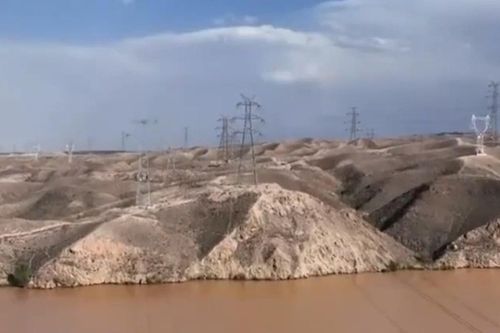 Dự án truyền điện siêu cao áp dài 1634 km trên sa mạc Trung Quốc