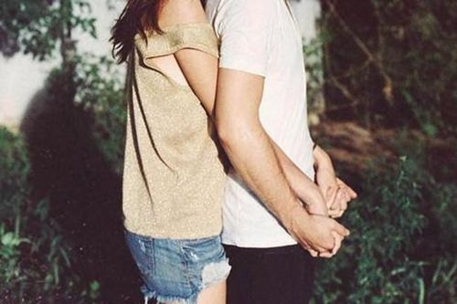 Thuê ô tô của người yêu cũ rồi lái xe vượt đèn đỏ để trả thù tình