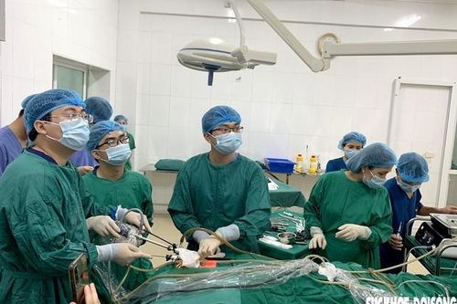 Bệnh viện Nội tiết Nghệ An tiên phong phẫu thuật nội soi tuyến giáp qua đường miệng
