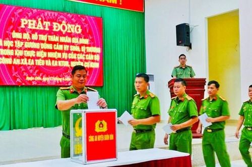 Đắk Lắk: Công an huyện Buôn Đôn góp 130 triệu đồng hỗ trợ gia đình các Liệt sĩ, chiến sĩ bị thương