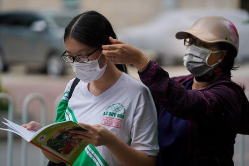7 điều cha mẹ có thể làm để giúp con vượt qua căng thẳng thi cử