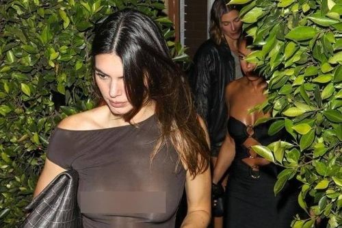 Kendall Jenner nghiện mốt xuyên thấu không nội y