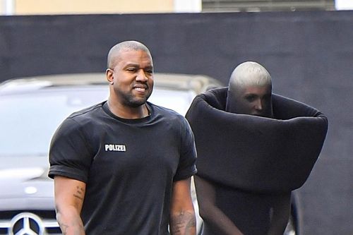 Sự táo bạo khác thường của bạn gái Kanye West