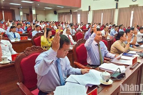 Vĩnh Long trả lời chất vấn nhiều vấn đề người dân quan tâm