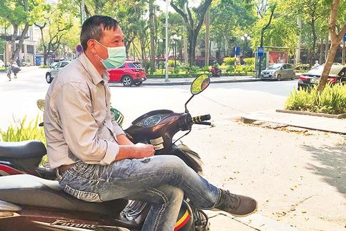 Vất vả mưu sinh trong nắng nóng