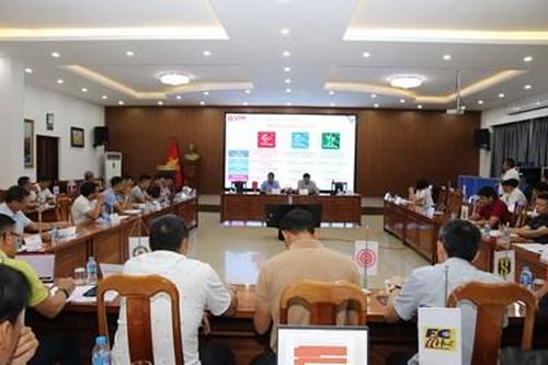 Công nghệ VAR sớm được đưa vào triển khai tại các giải bóng đá chuyên nghiệp quốc gia