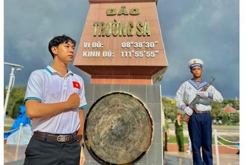Hành trình đầy cảm xúc ở Trường Sa của Chủ tịch Hội Sinh viên Việt Nam UPES