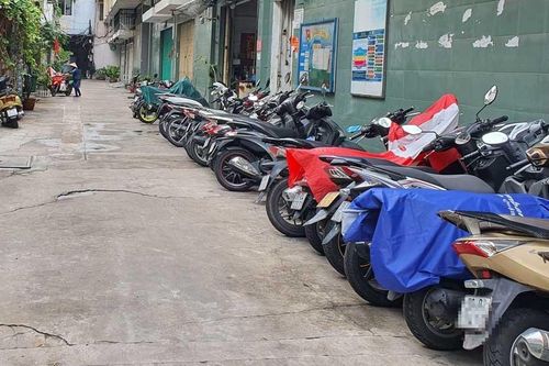 Loạn giá giữ xe và chỗ gửi xe
