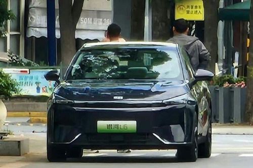 Geely Galaxy L6 'uống' 5 lít xăng/100km, giá chỉ từ 326 triệu đồng