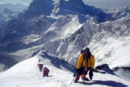 Nếu ở 'vùng chết' trên đỉnh Everest, cơ thể con người sẽ thế nào?