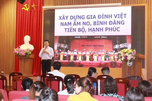 Trường Đại học tọa đàm xây dựng gia đình bình đẳng hạnh phúc