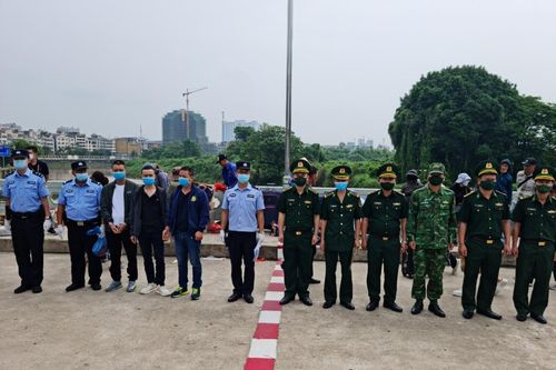 Trao trả 3 đối tượng người Trung Quốc nhập cảnh trái phép vào Việt Nam