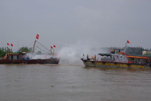 Cán bộ, chiến sĩ BĐBP Thái Bình tham gia diễn tập phòng chống thiên tai, tìm kiếm cứu nạn