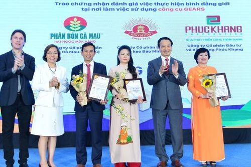 PVCFC tham gia Diễn đàn doanh nghiệp VBCWE và nhận chứng nhận bình đẳng giới GEARS