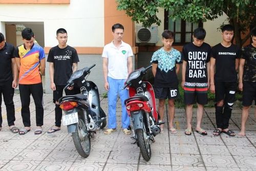 Khởi tố 7 đối tượng bốc đầu xe máy gây náo loạn đường phố