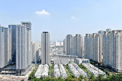 Lạ lùng doanh nghiệp bất động sản 'bán mình' giá bèo cho vốn ngoại