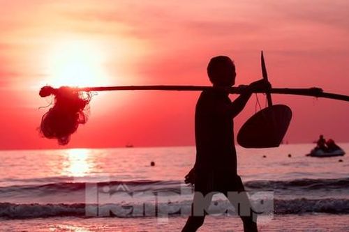 Ngắm bình minh đẹp nao lòng ở bãi biển Cửa Lò