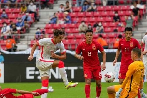 Tiền đạo tịt ngòi 9 trận quyết chọc thủng lưới Việt Nam theo kiểu Lewandowski, Harry Kane vẫn làm
