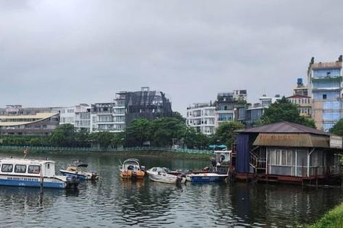 Vì sao tồn tại những công trình làm 'xấu' hình ảnh Hồ Tây?