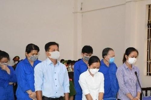 Cựu trưởng phòng LĐ-TBXH cùng thuộc cấp lĩnh án vì tham ô tài sản